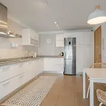 Apartment 1bdr With Terrace In *