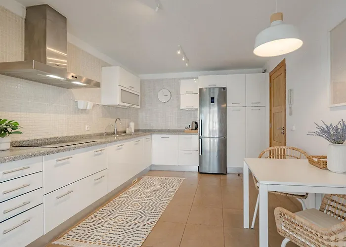 Apartment 2bdr With Terrace In *