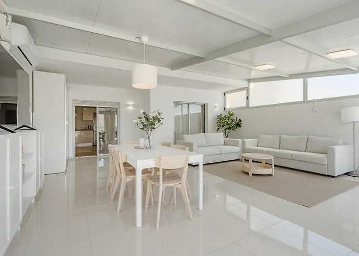 2bdr With Terrace In Apartment *